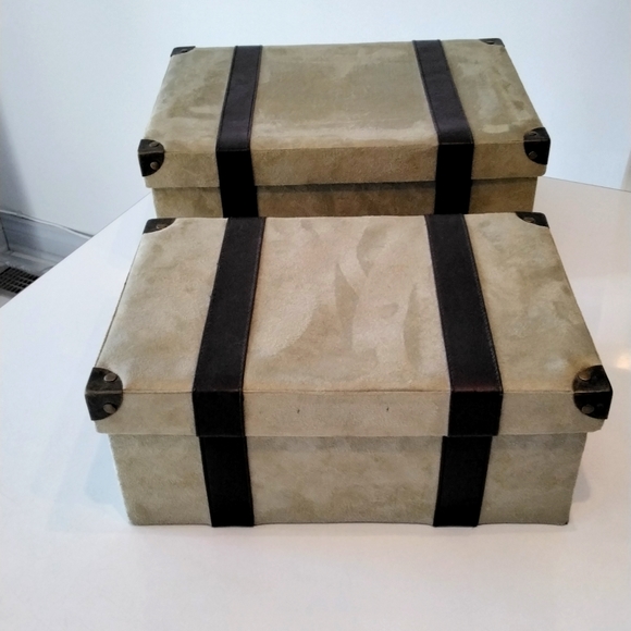 Suede storage boxes with faux leather strapping - Picture 5 of 9